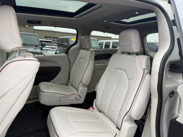 Used 2020 Chrysler Pacifica Limited w/ Tire & Wheel Group image 9