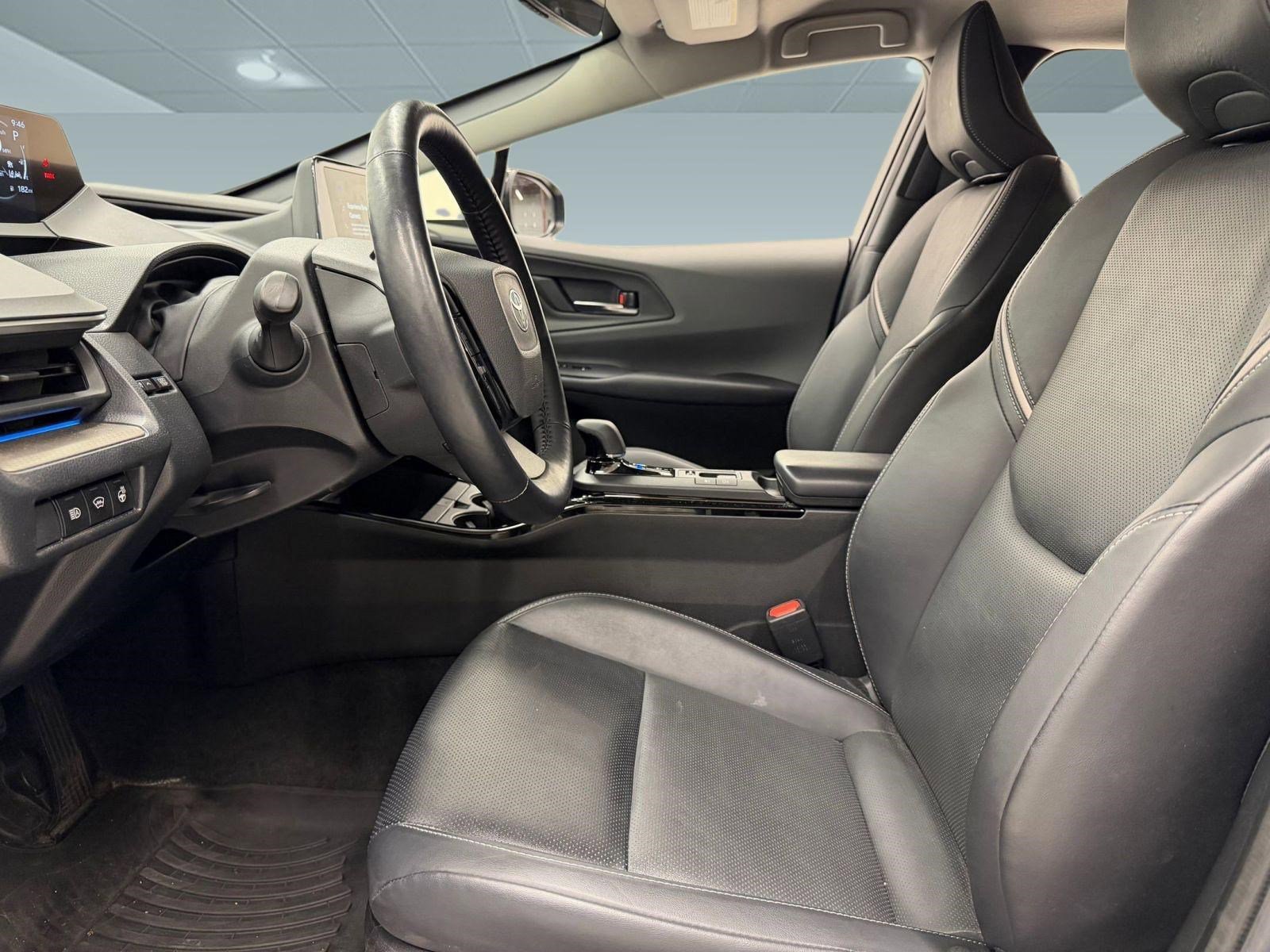 Used 2023 Toyota Prius XLE AWD/4WD image 4