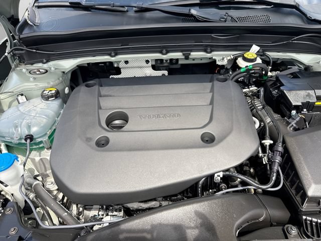 Certified 2025 Volvo XC40 B5 Ultra AWD/4WD image 21
