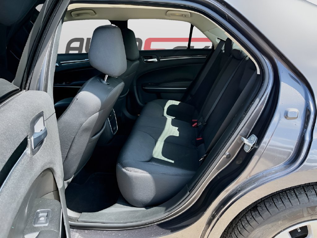 Used 2023 Chrysler 300 Touring RWD image 22