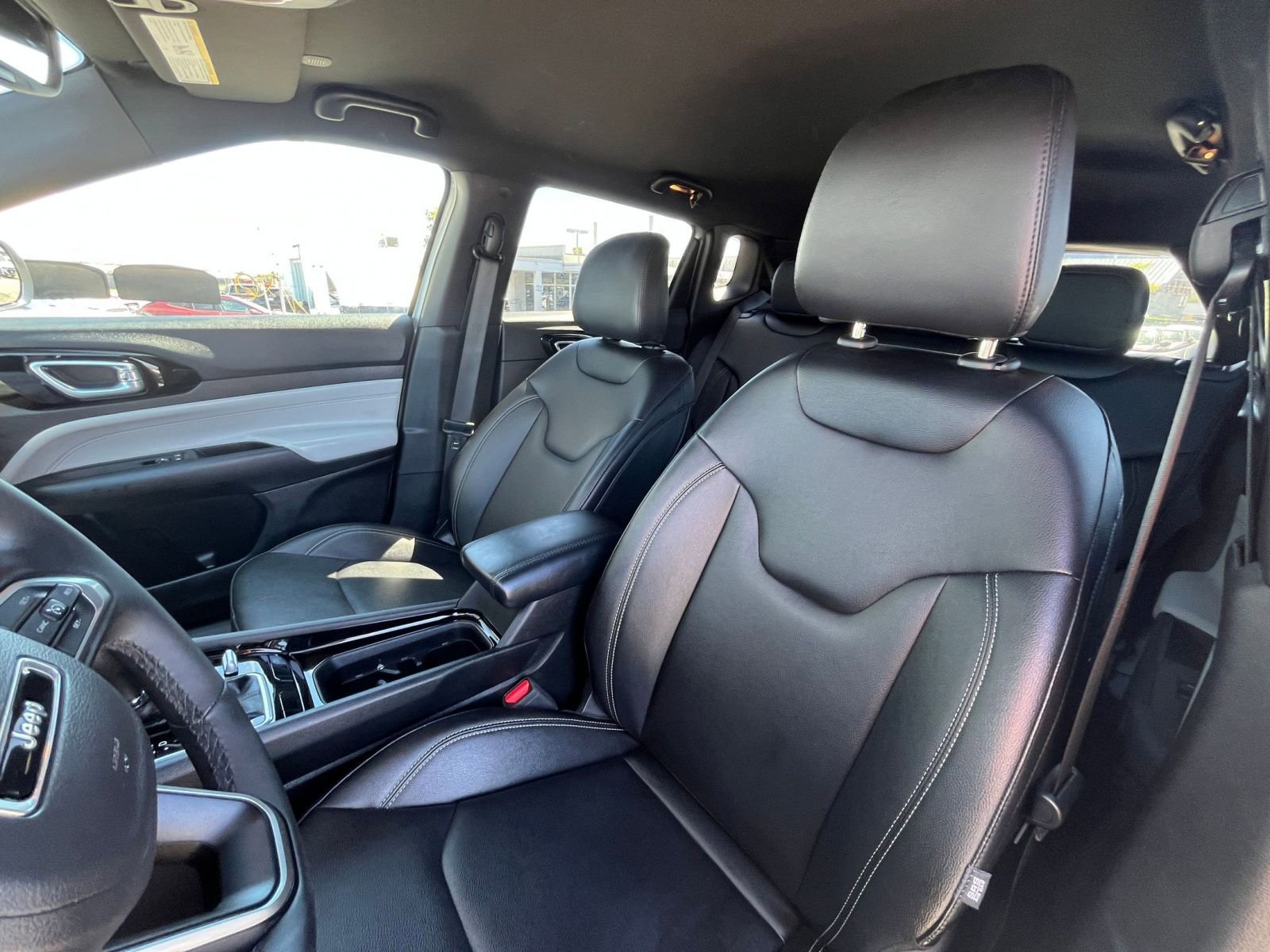 Used 2025 Jeep Compass Limited image 37