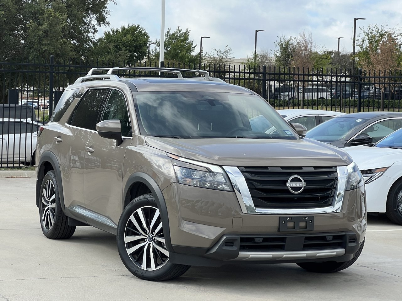 Used 2025 Nissan Pathfinder Platinum w/ Cargo Package