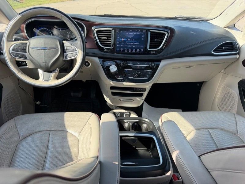 Used 2020 Chrysler Pacifica Limited FWD image 12