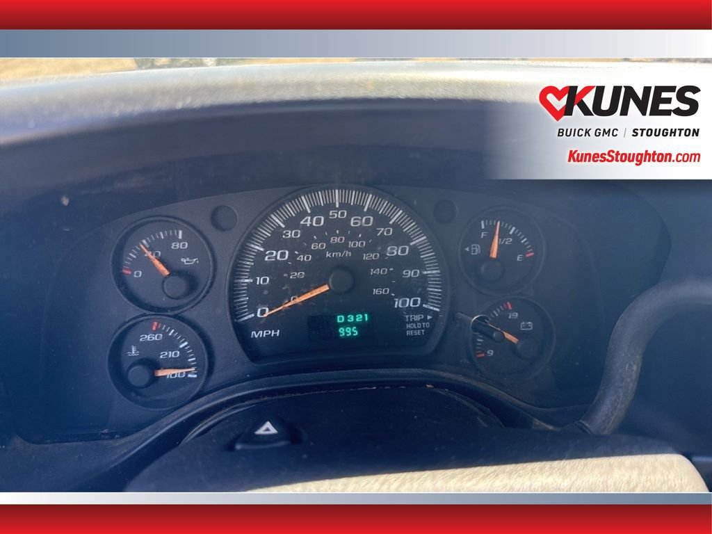 Used 2004 Chevrolet Express 3500 w/ Chrome Appearance Package RWD image 25