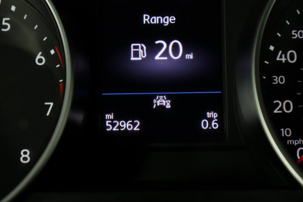 Used 2020 Volkswagen Tiguan SE FWD image 17