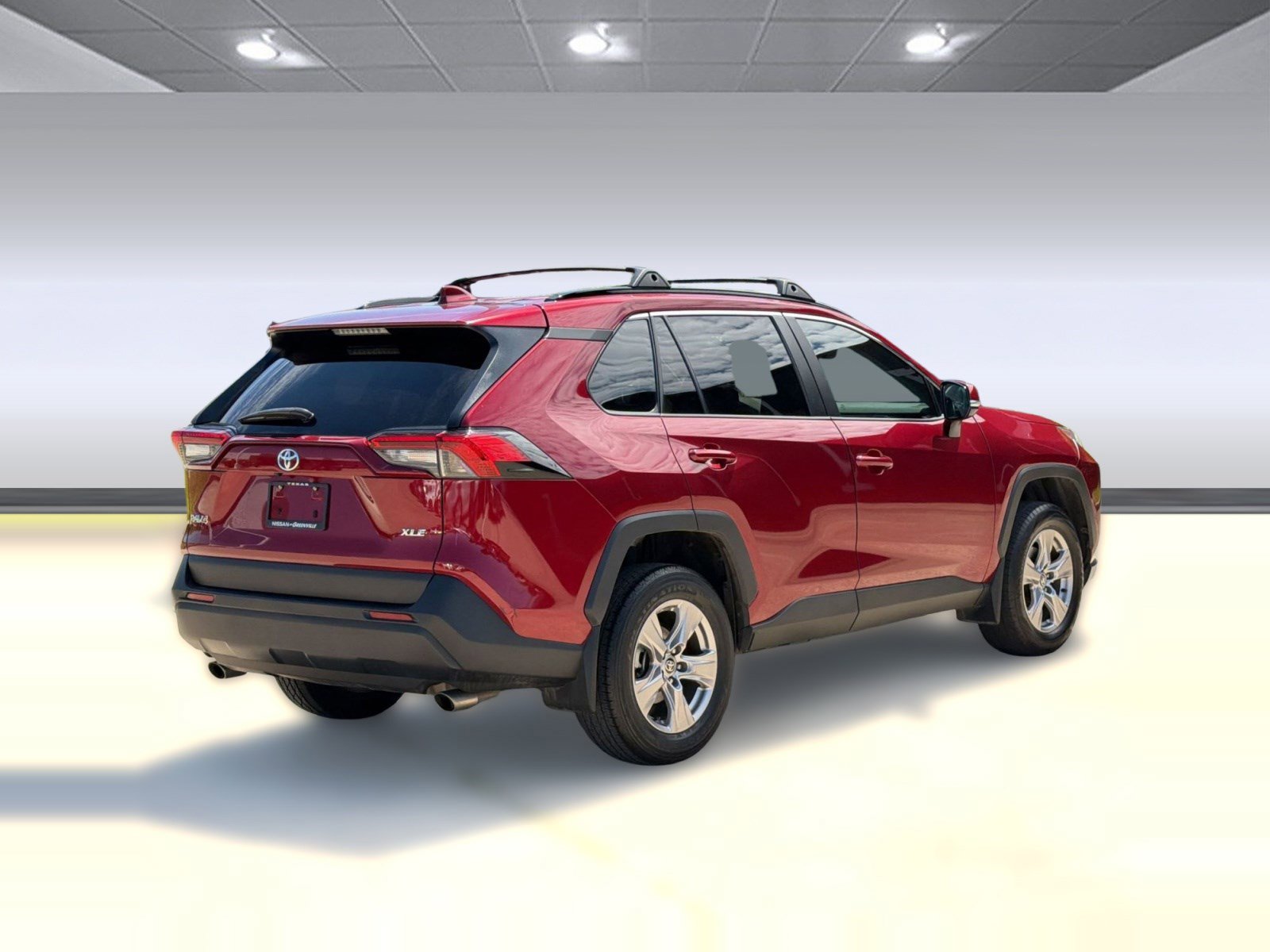 Used 2022 Toyota RAV4 XLE w/ Convenience Package image 9