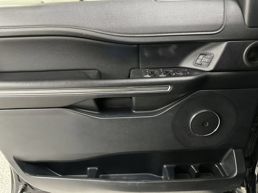 Used 2019 Ford Expedition Max XLT w/ Equipment Group 202A AWD/4WD image 11