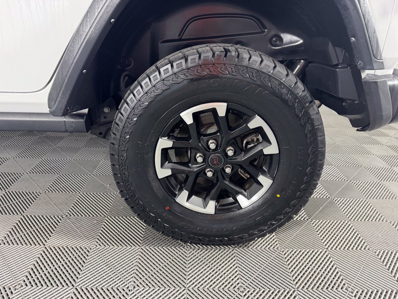 Used 2025 Jeep Wrangler Unlimited Rubicon AWD/4WD image 36