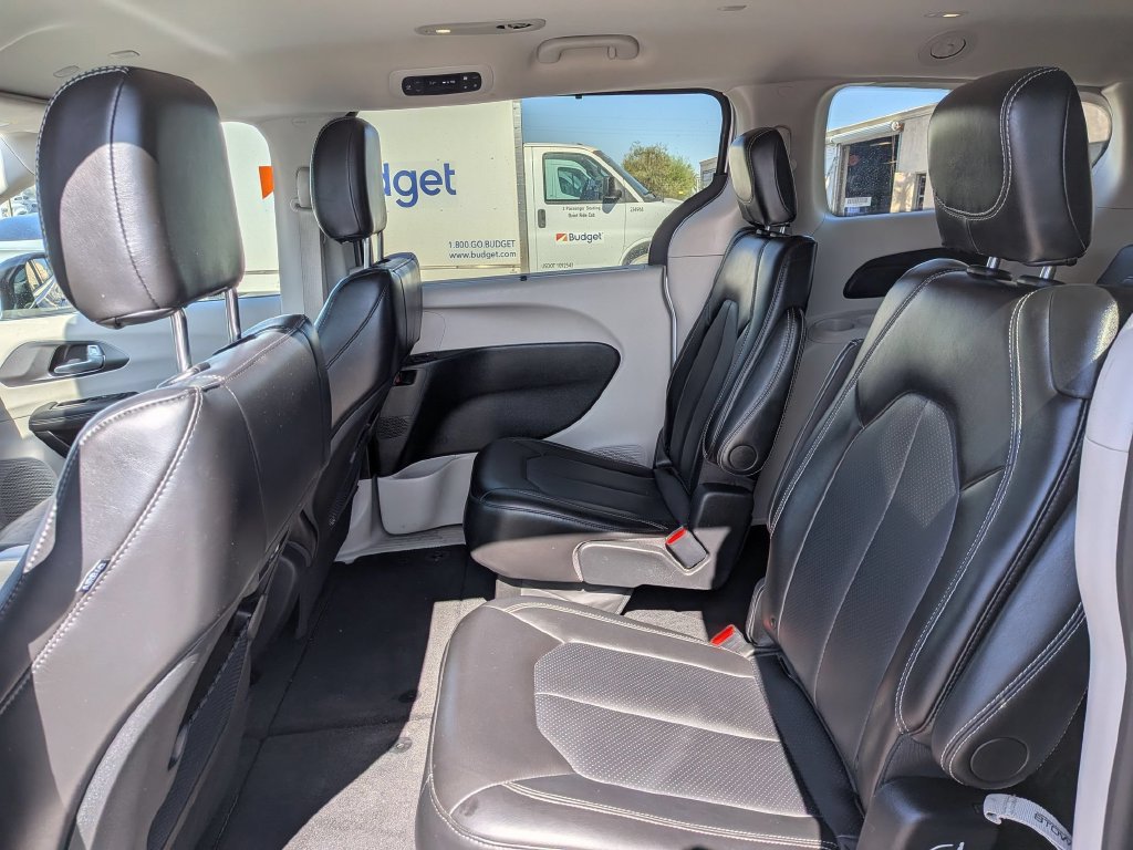 Used 2024 Chrysler Pacifica Touring-L FWD image 24