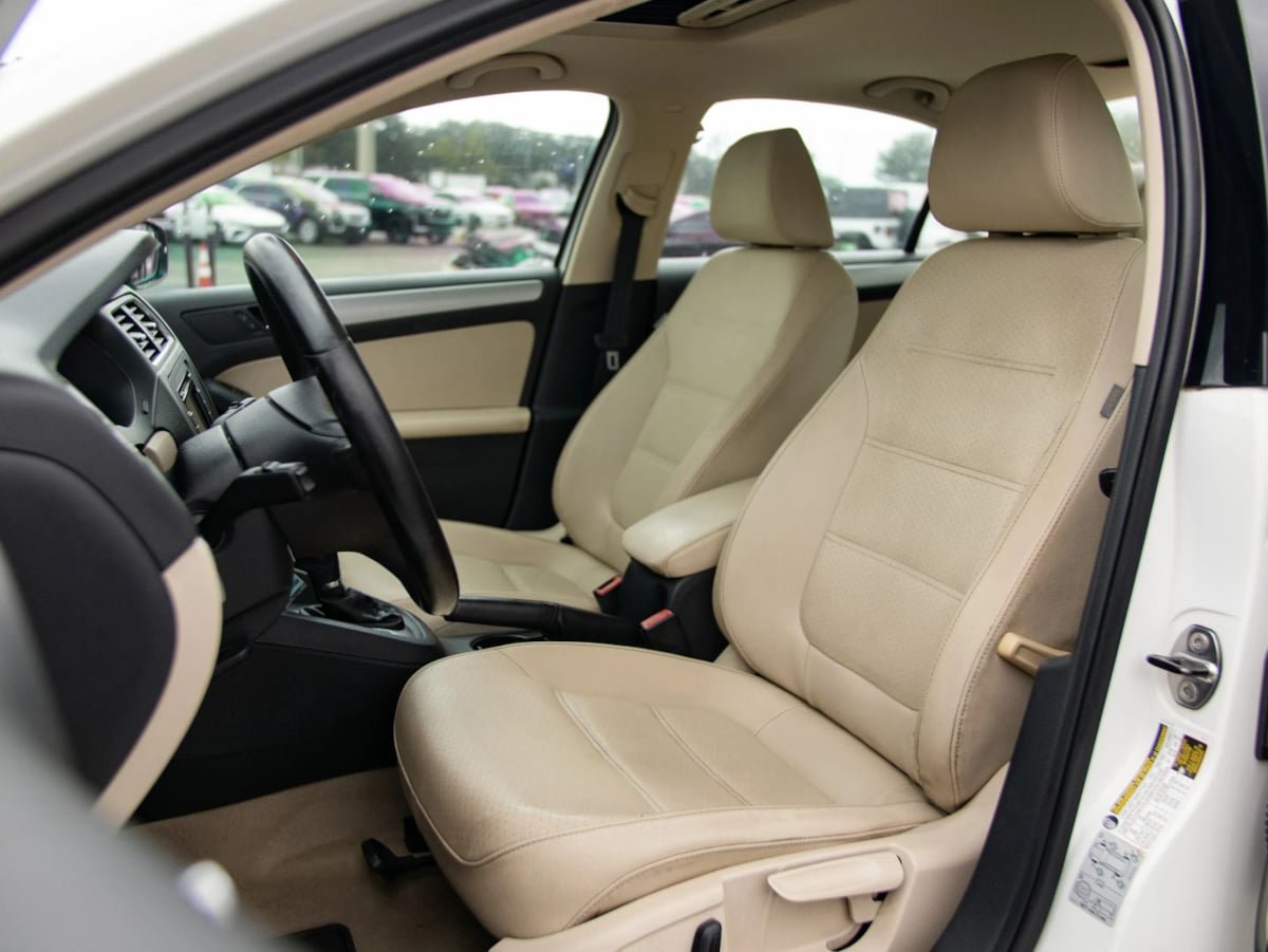Used 2013 Volkswagen Jetta SE FWD image 16