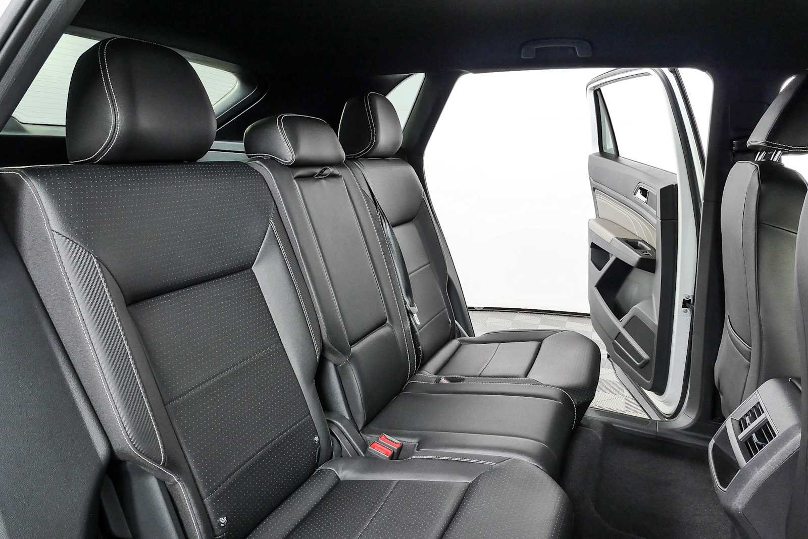 Certified 2023 Volkswagen Atlas Cross Sport SE FWD image 19