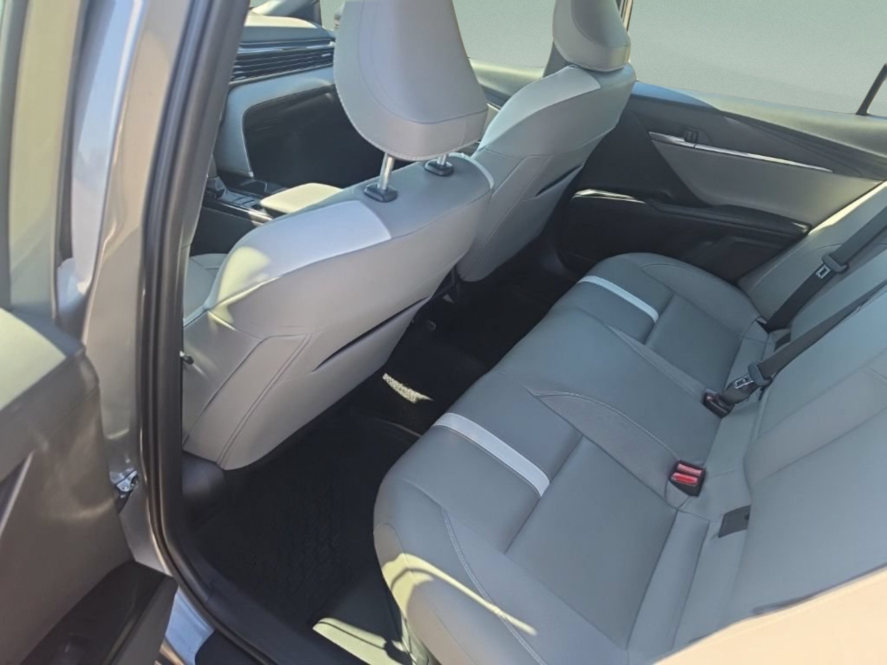 Used 2025 Toyota Camry SE FWD image 29