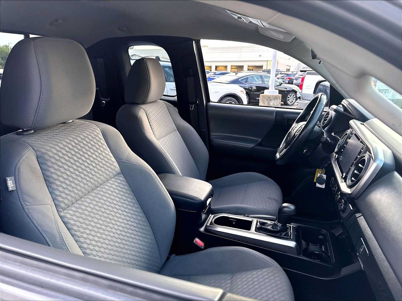 Used 2022 Toyota Tacoma SR5 AWD/4WD image 10