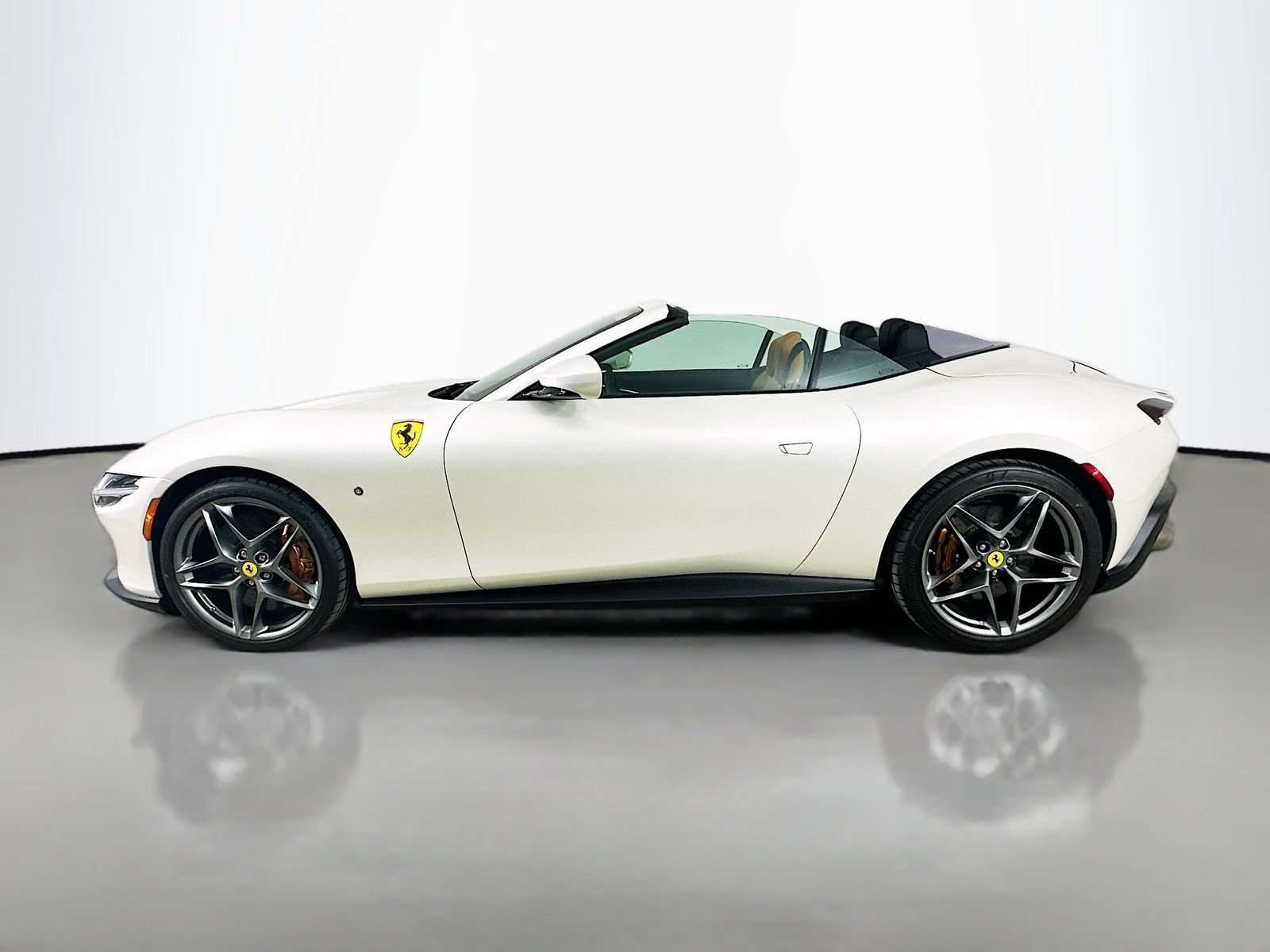 Used 2024 Ferrari Roma Spider RWD image 8
