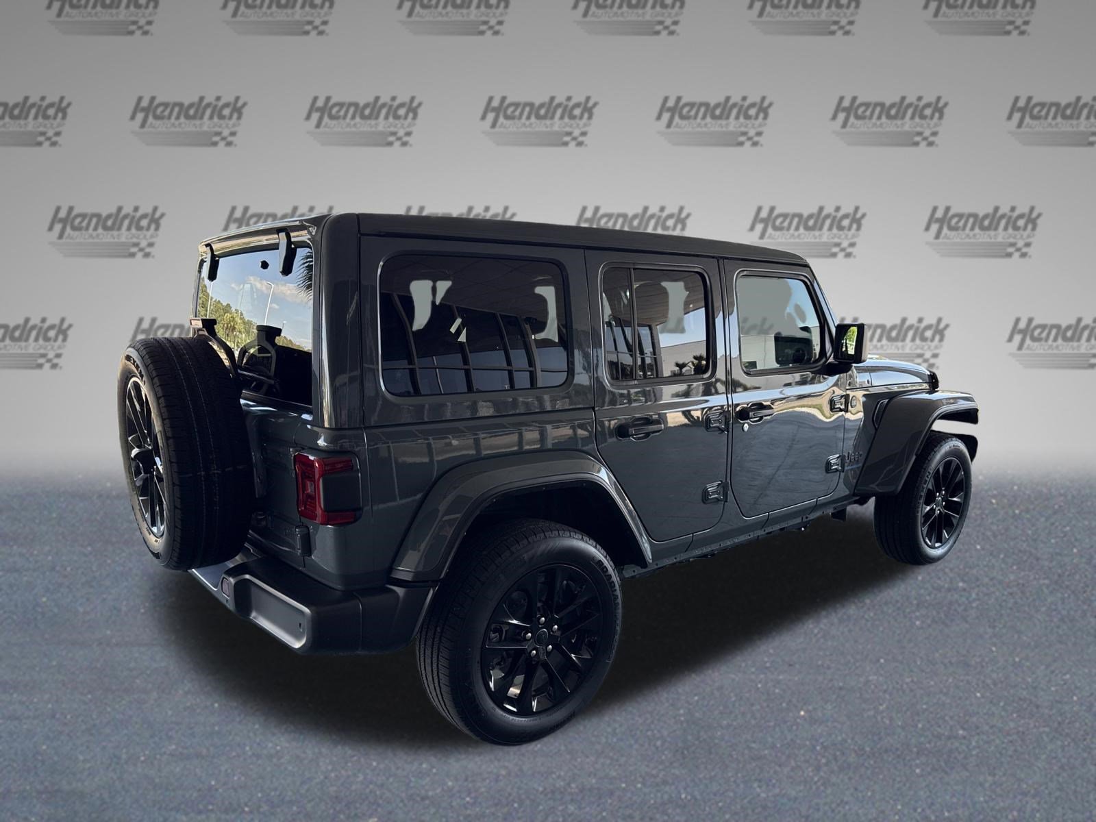 Used 2025 Jeep Wrangler Sahara w/ Safety Group image 9