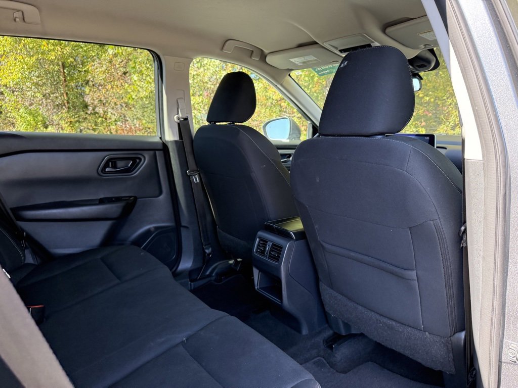 Used 2024 Nissan Rogue S image 25