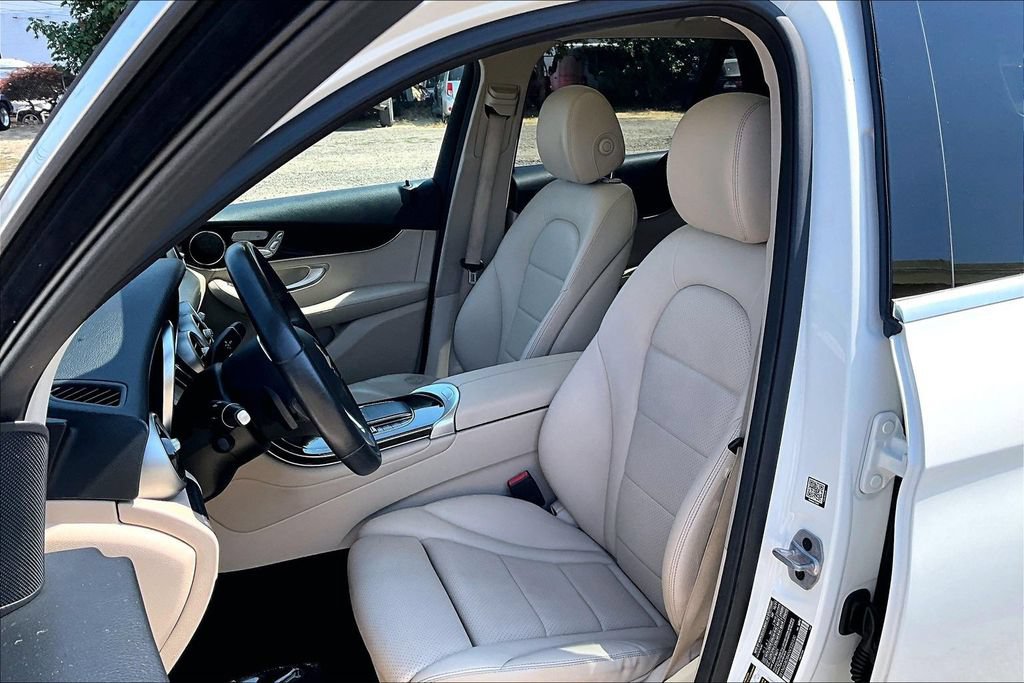 Used 2022 Mercedes-Benz GLC 300 image 9