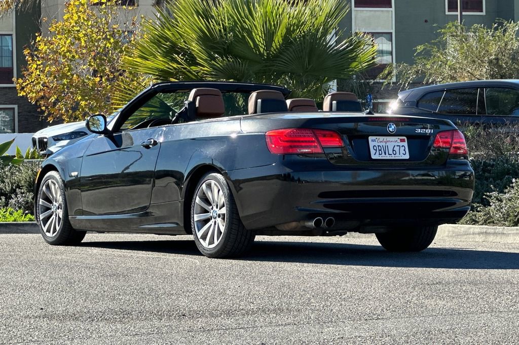 Used 2011 BMW 328i Convertible image 5