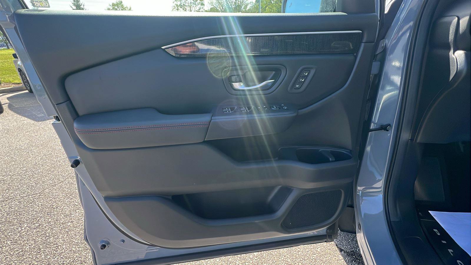 Certified 2025 Honda Pilot Black Edition image 24