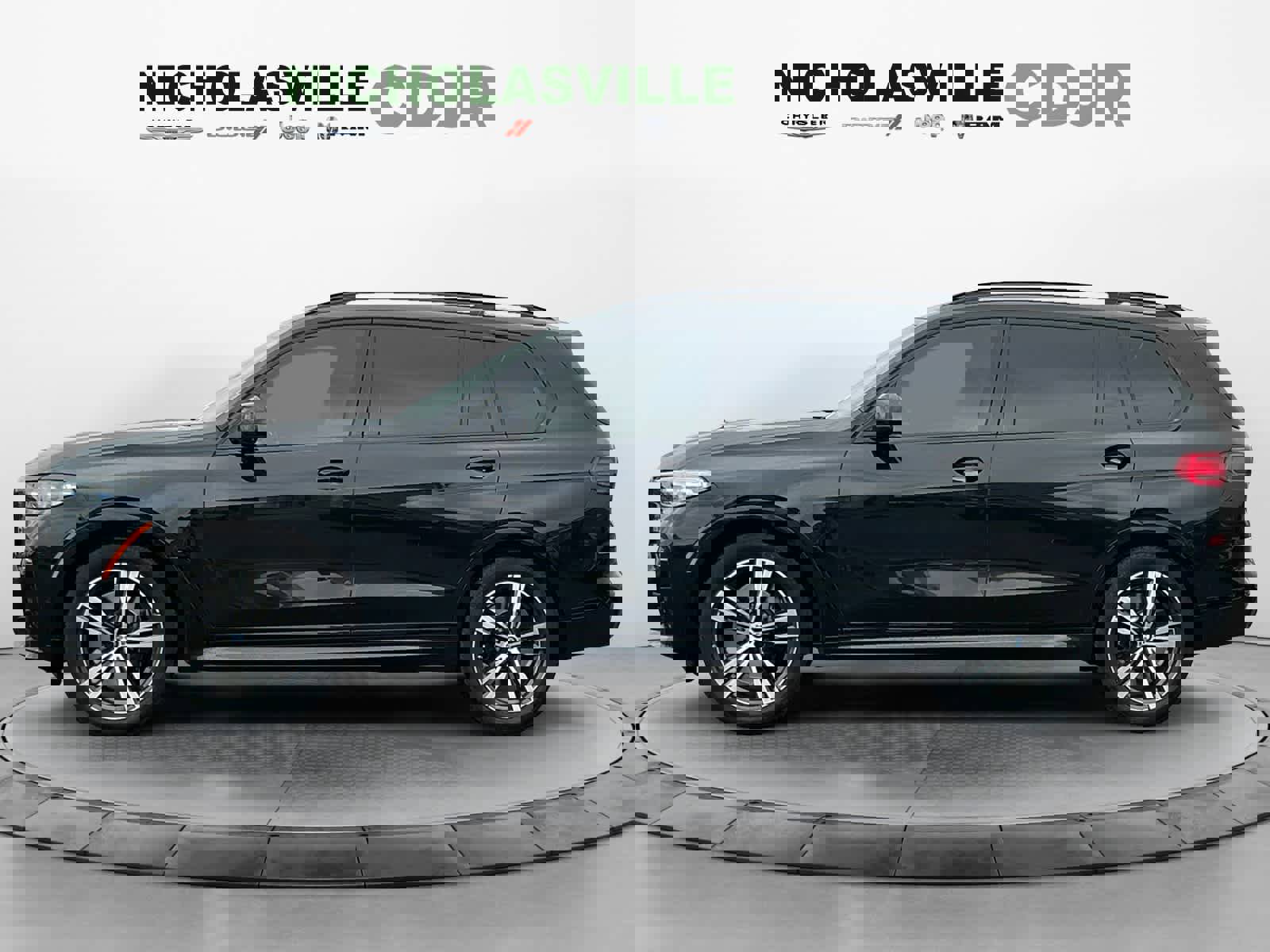 Used 2022 BMW X7 M50i image 2