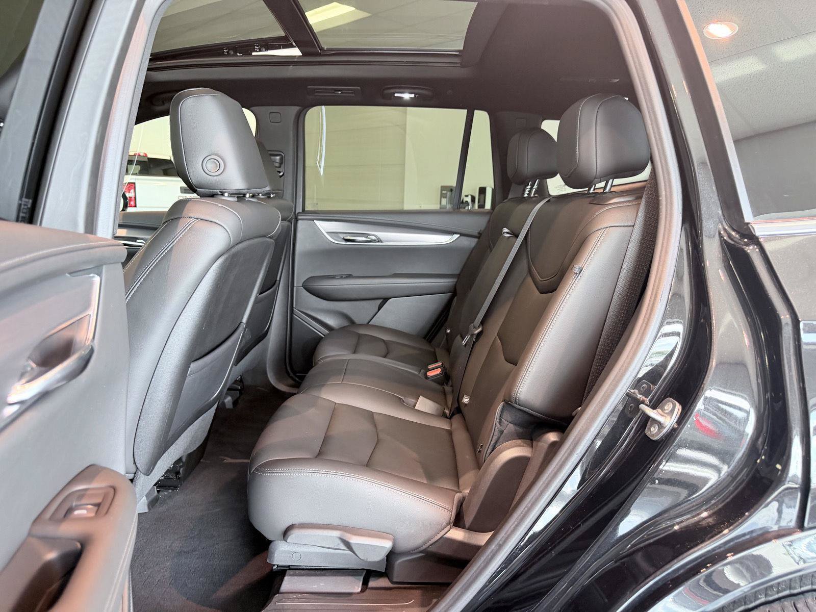 Used 2024 Cadillac XT6 Luxury w/ LPO, Floor Liner Package AWD/4WD image 33