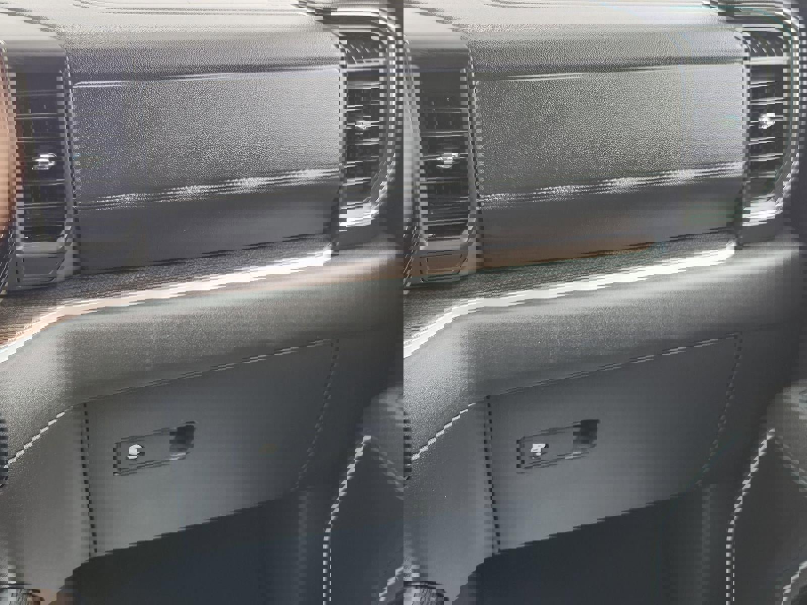 Used 2025 Chevrolet Silverado 1500 LT image 17