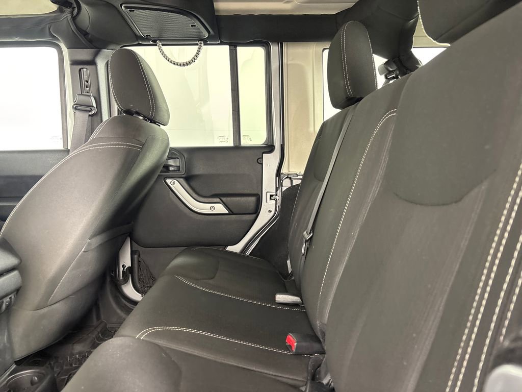 Used 2016 Jeep Wrangler Unlimited Sahara w/ Connectivity Group image 26