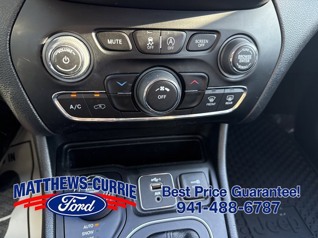 Used 2022 Jeep Cherokee Latitude w/ Trailer Tow Group AWD/4WD image 18