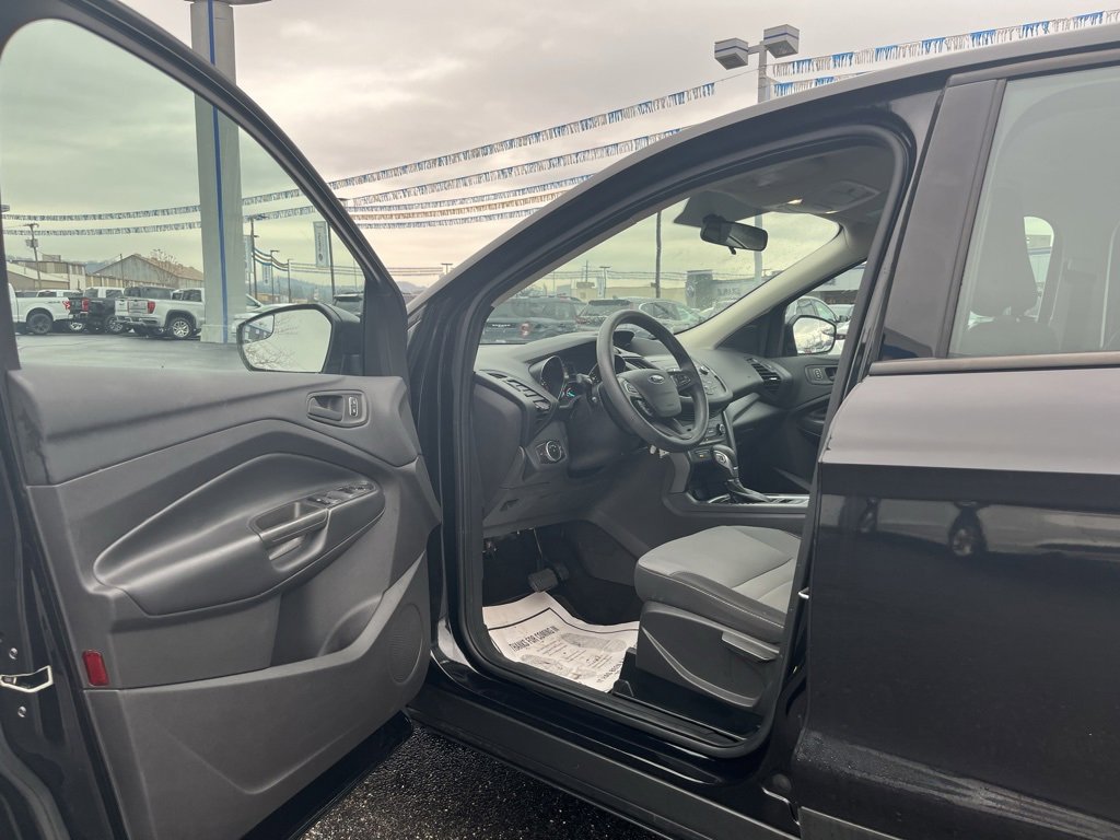 Used 2019 Ford Escape S image 9
