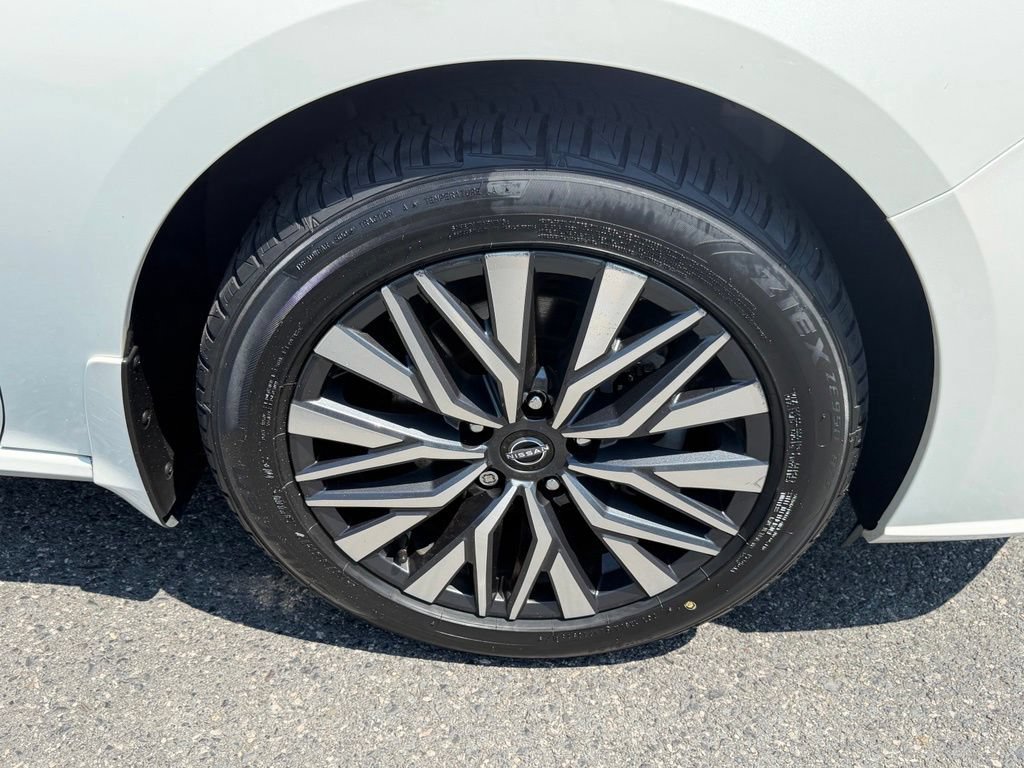 Used 2023 Nissan Altima 2.5 SV AWD/4WD image 16