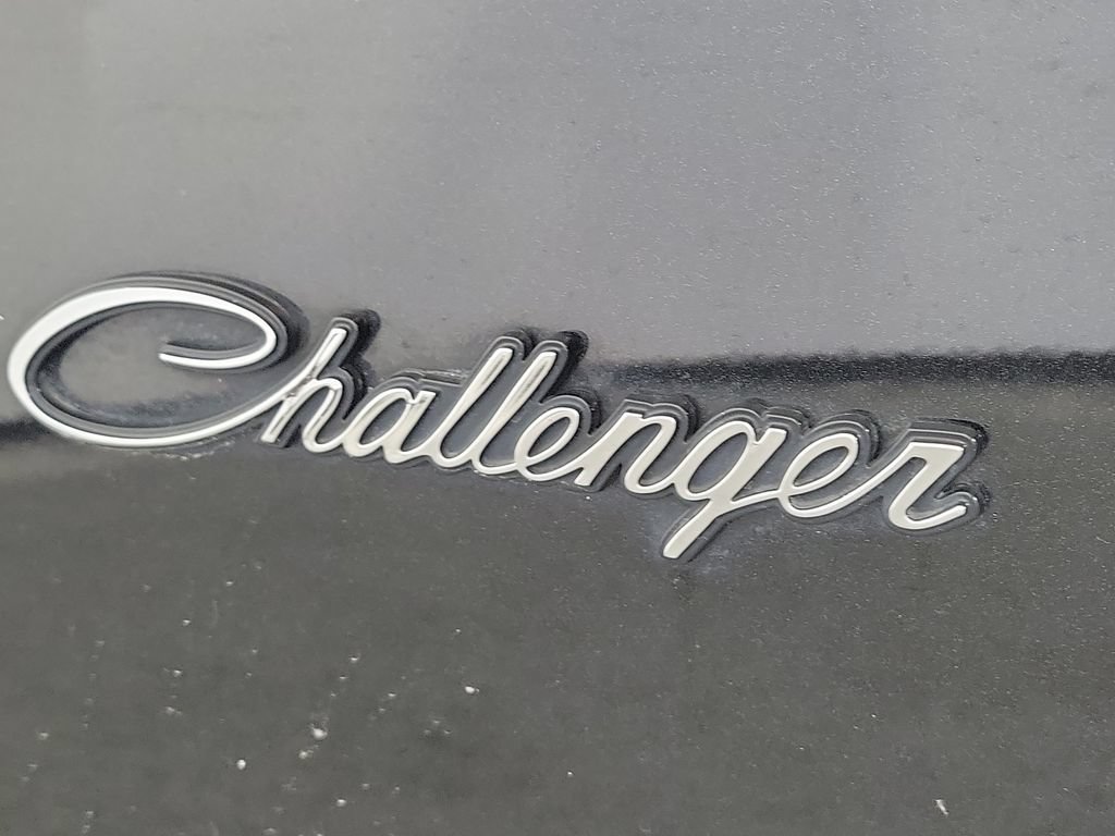 Used 2015 Dodge Challenger R/T Plus RWD image 9