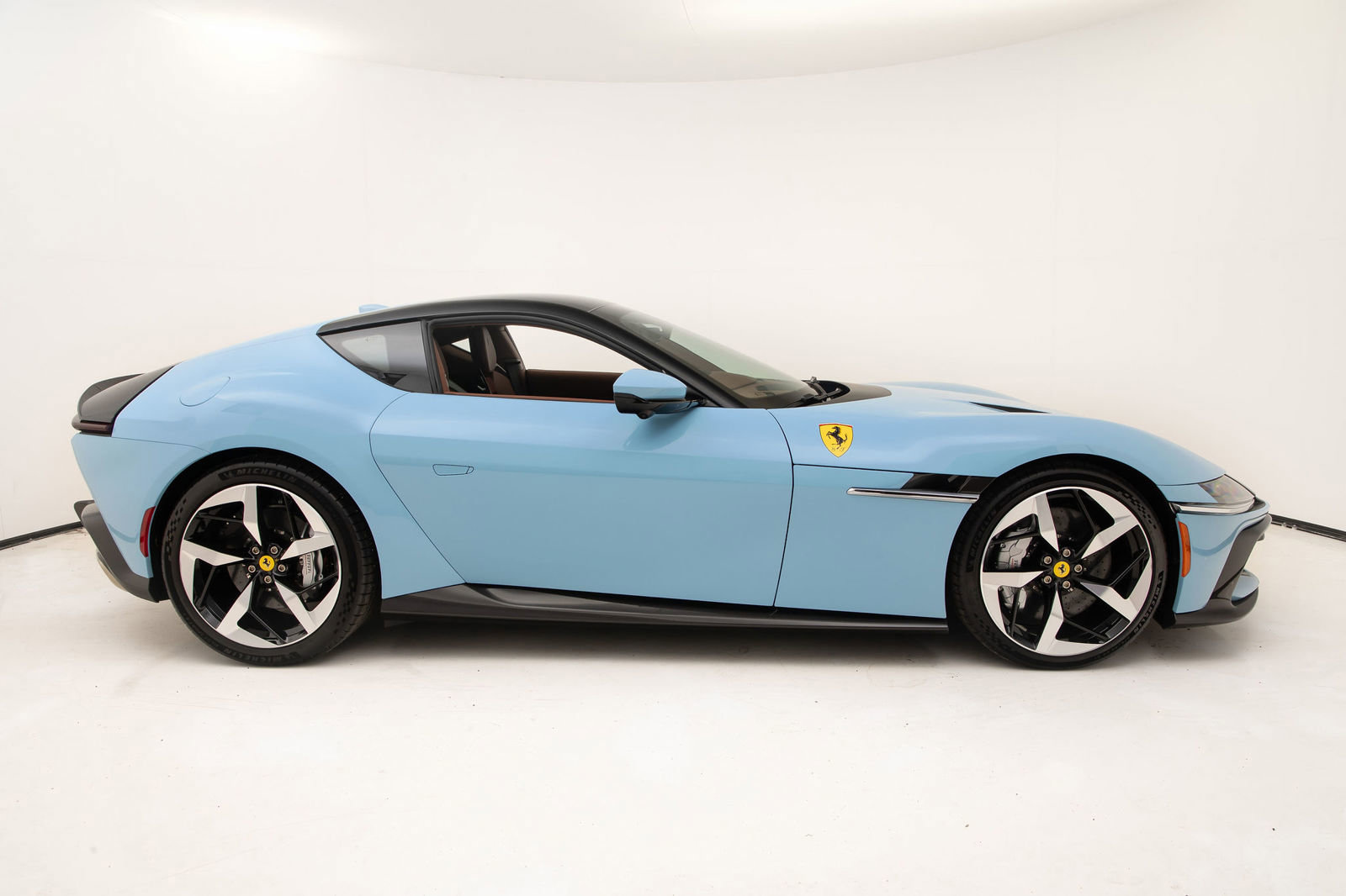 Certified 2025 Ferrari 12Cilindri RWD image 3