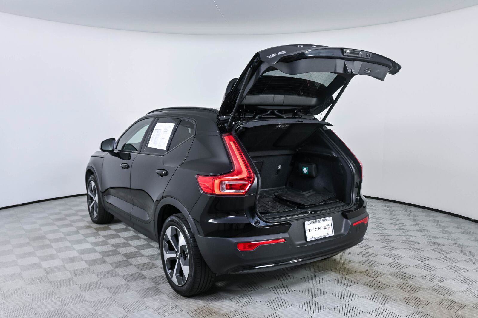 Used 2024 Volvo XC40 B5 Core w/ Protection Package Premier AWD/4WD image 30