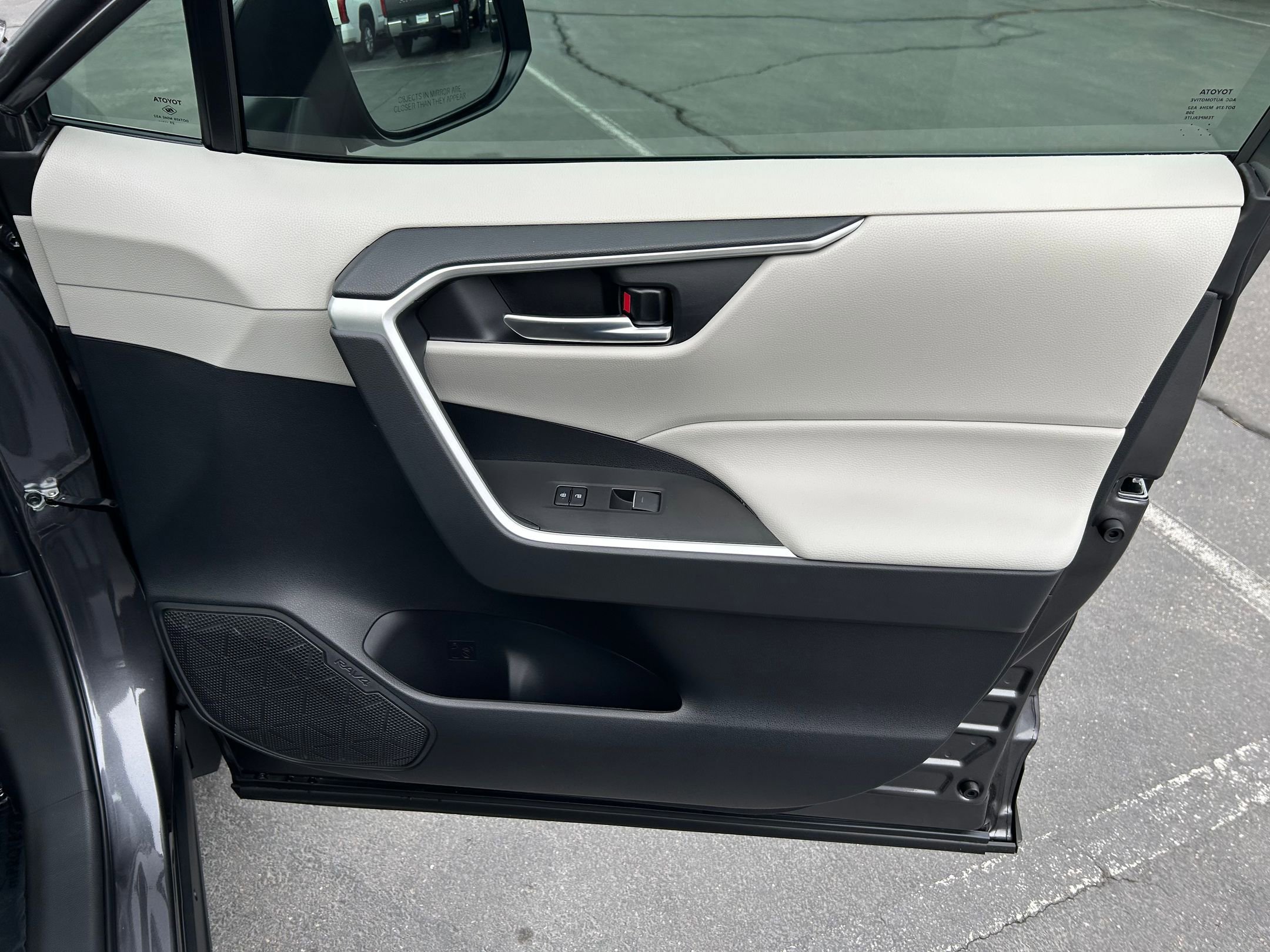 Certified 2025 Toyota RAV4 XLE w/ Convenience Package image 26