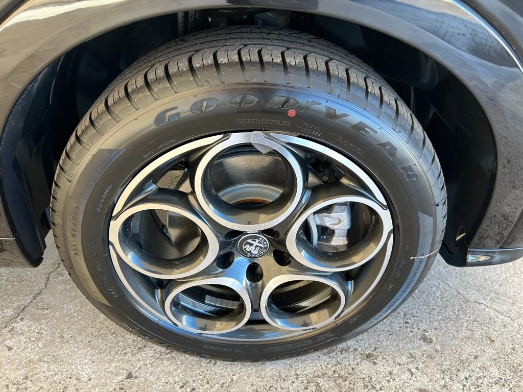 New 2025 Alfa Romeo Tonale AWD/4WD image 3