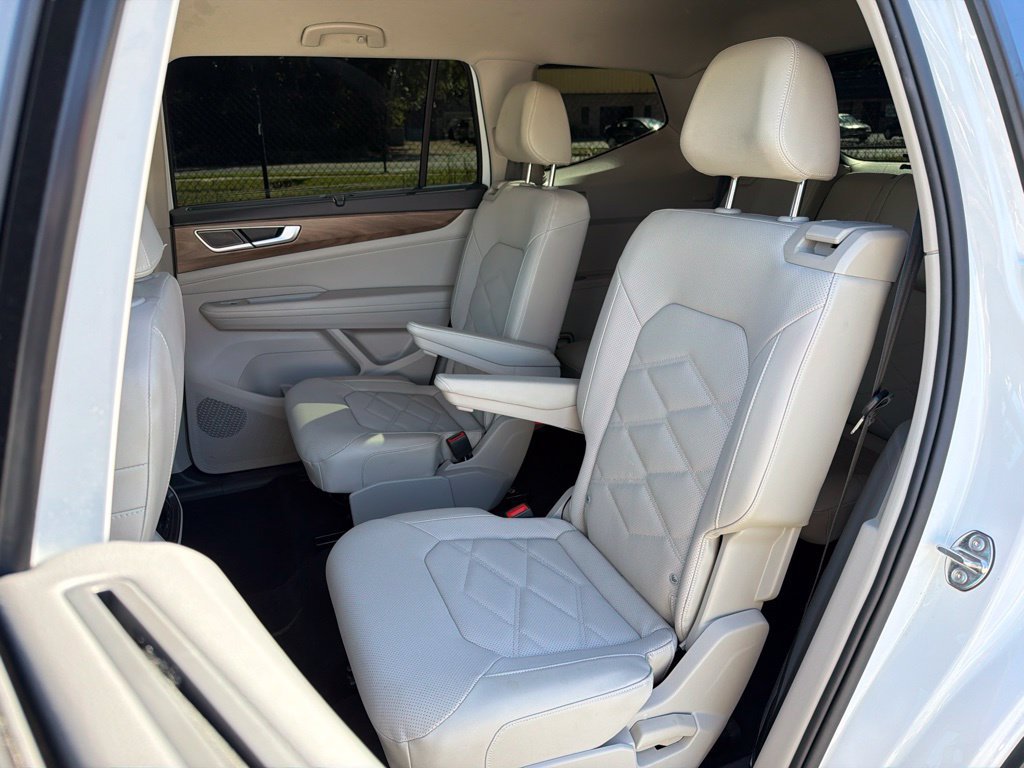 Used 2024 Volkswagen Atlas SE AWD/4WD image 18