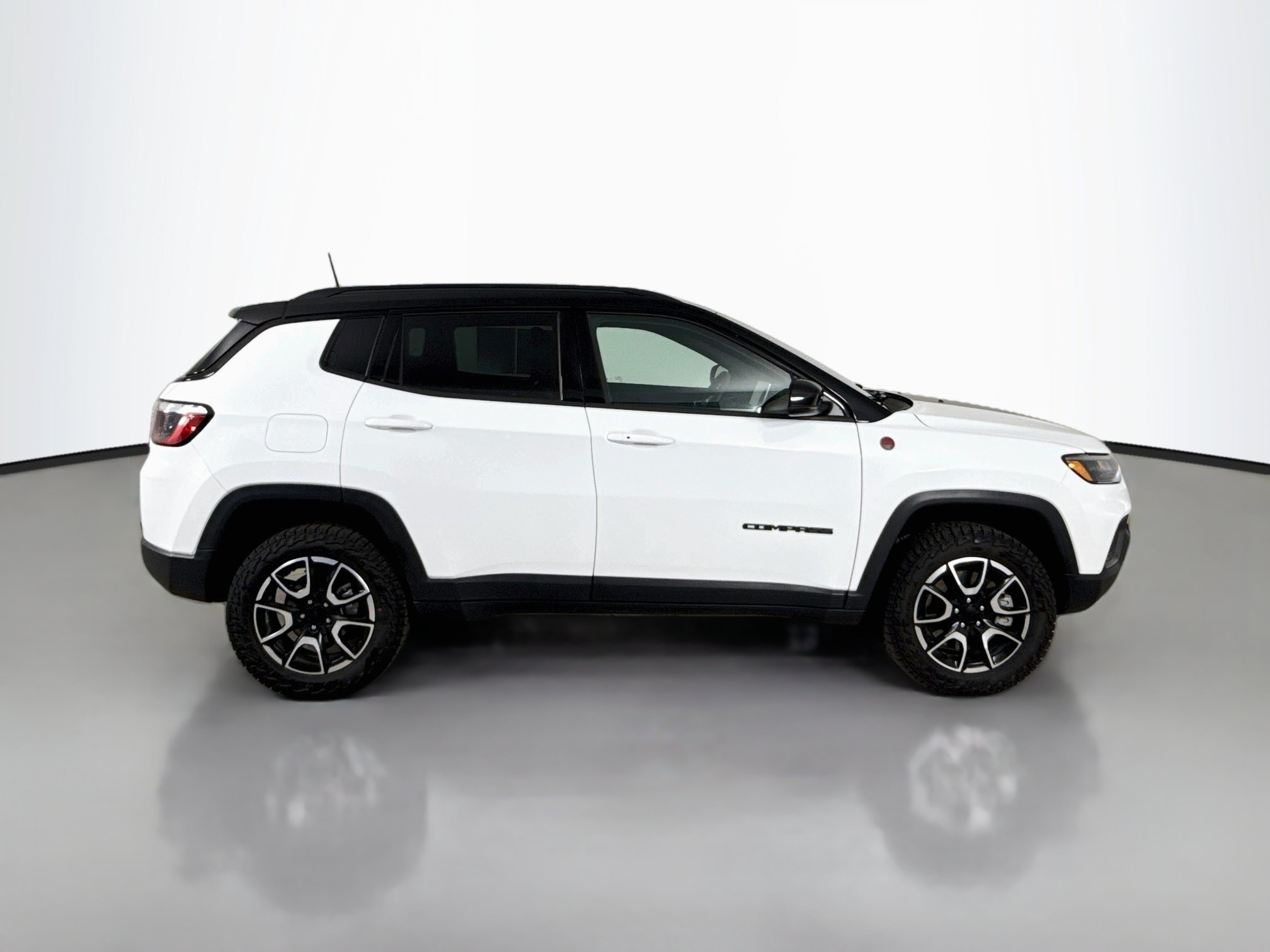 Used 2024 Jeep Compass Trailhawk AWD/4WD image 9