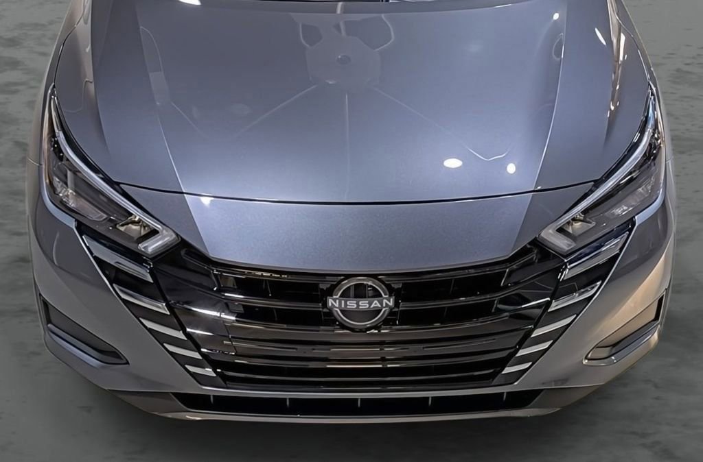 Used 2025 Nissan Versa SV w/ Trunk Package image 17