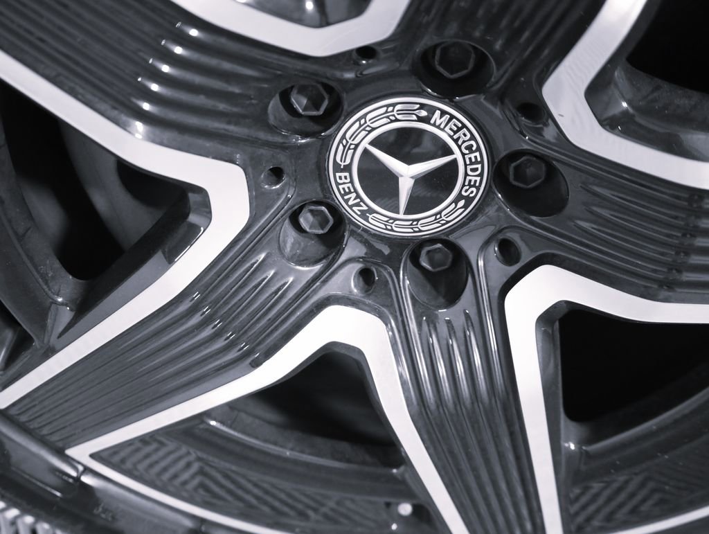 Used 2026 Mercedes-Benz GLC 300 4MATIC image 8