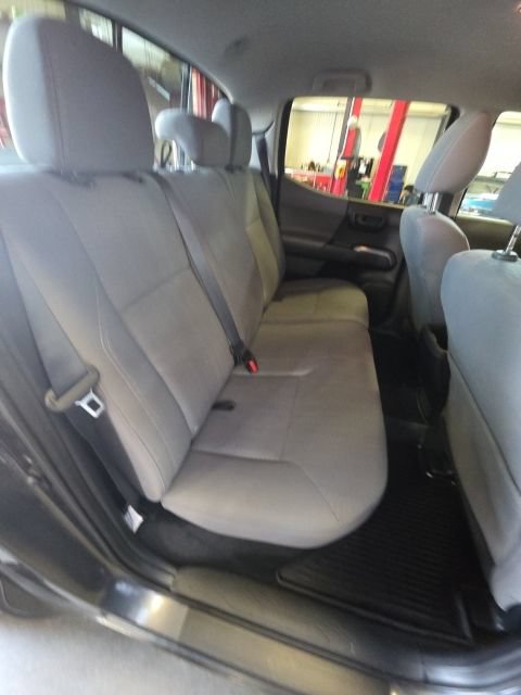 Used 2019 Toyota Tacoma SR5 AWD/4WD image 18