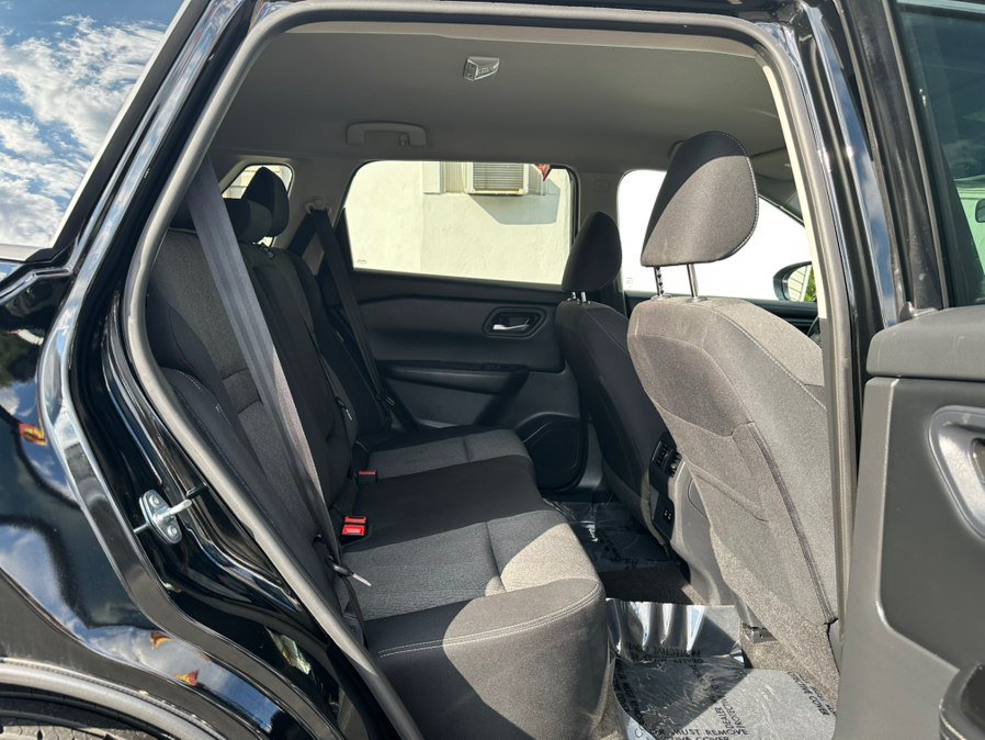 Used 2024 Nissan Rogue SV FWD image 12