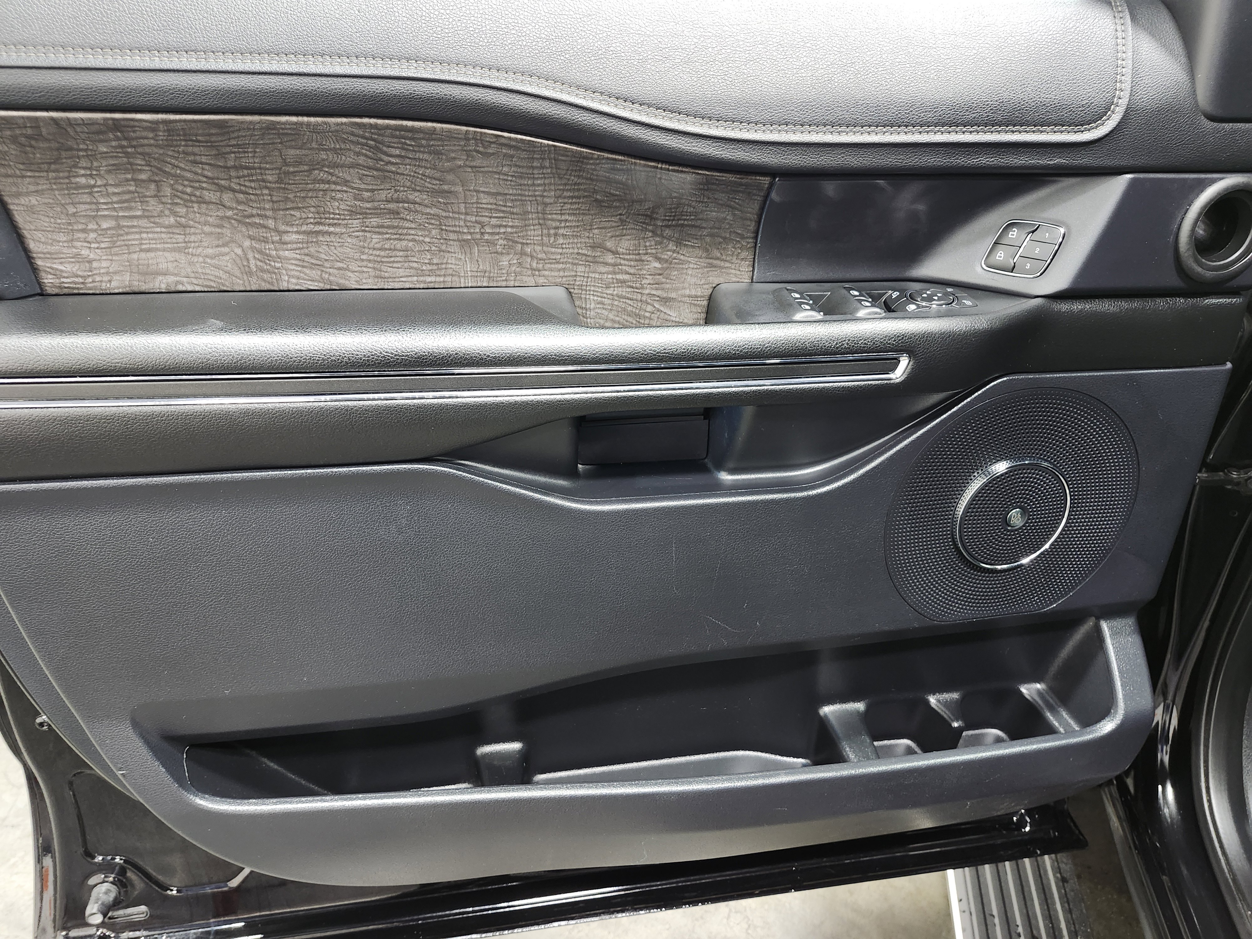 Used 2018 Ford Expedition Limited AWD/4WD image 28