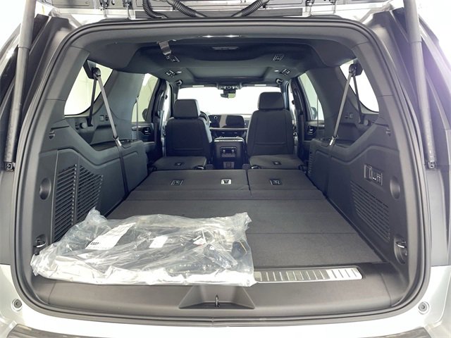 New 2026 Chevrolet Suburban High Country image 16