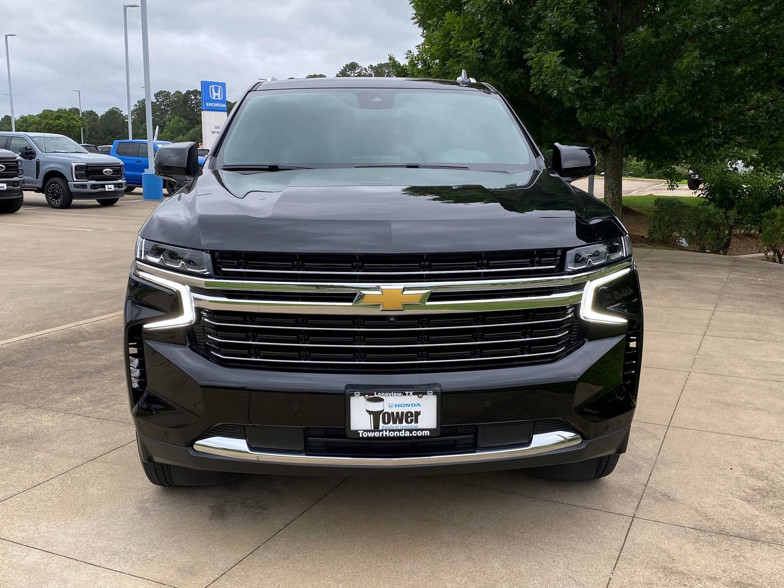 Used 2024 Chevrolet Tahoe LT w/ Luxury Package RWD image 2