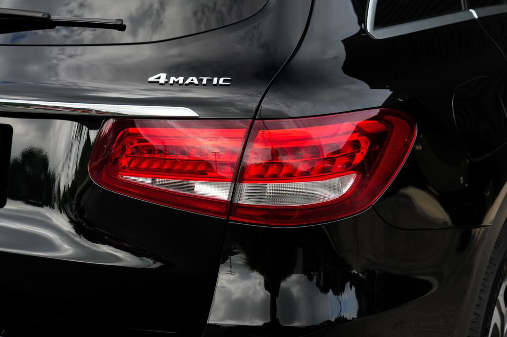 Used 2018 Mercedes-Benz GLC 300 4MATIC image 15