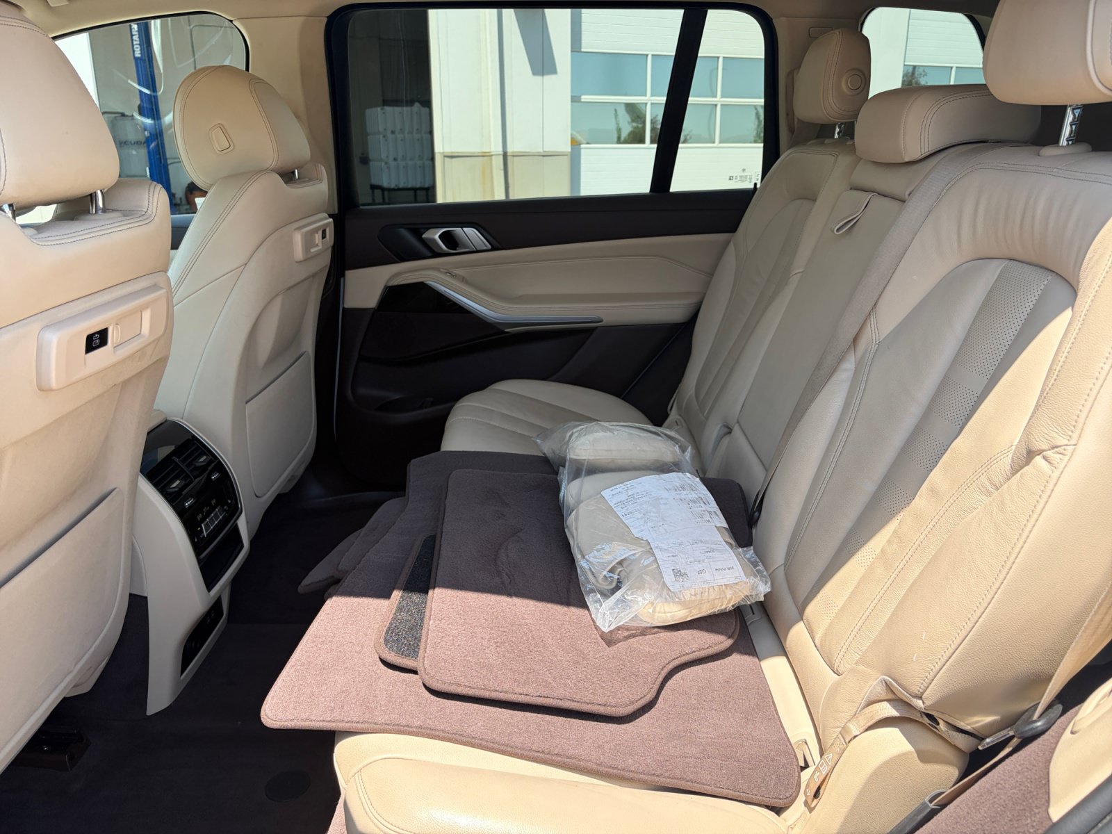 Used 2019 BMW X7 xDrive40i w/ Cold Weather Package AWD/4WD image 25