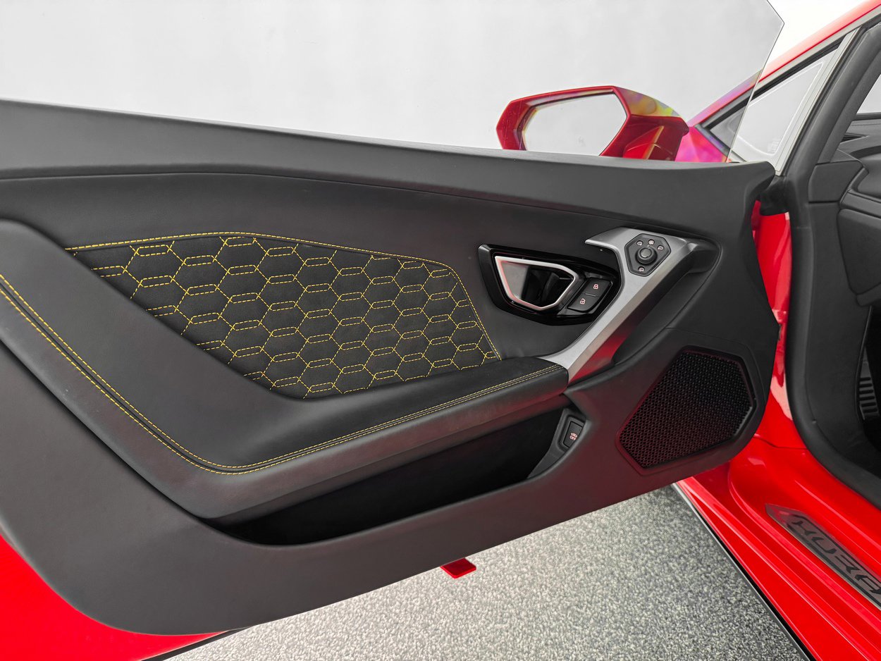 Used 2023 Lamborghini Huracan EVO image 14