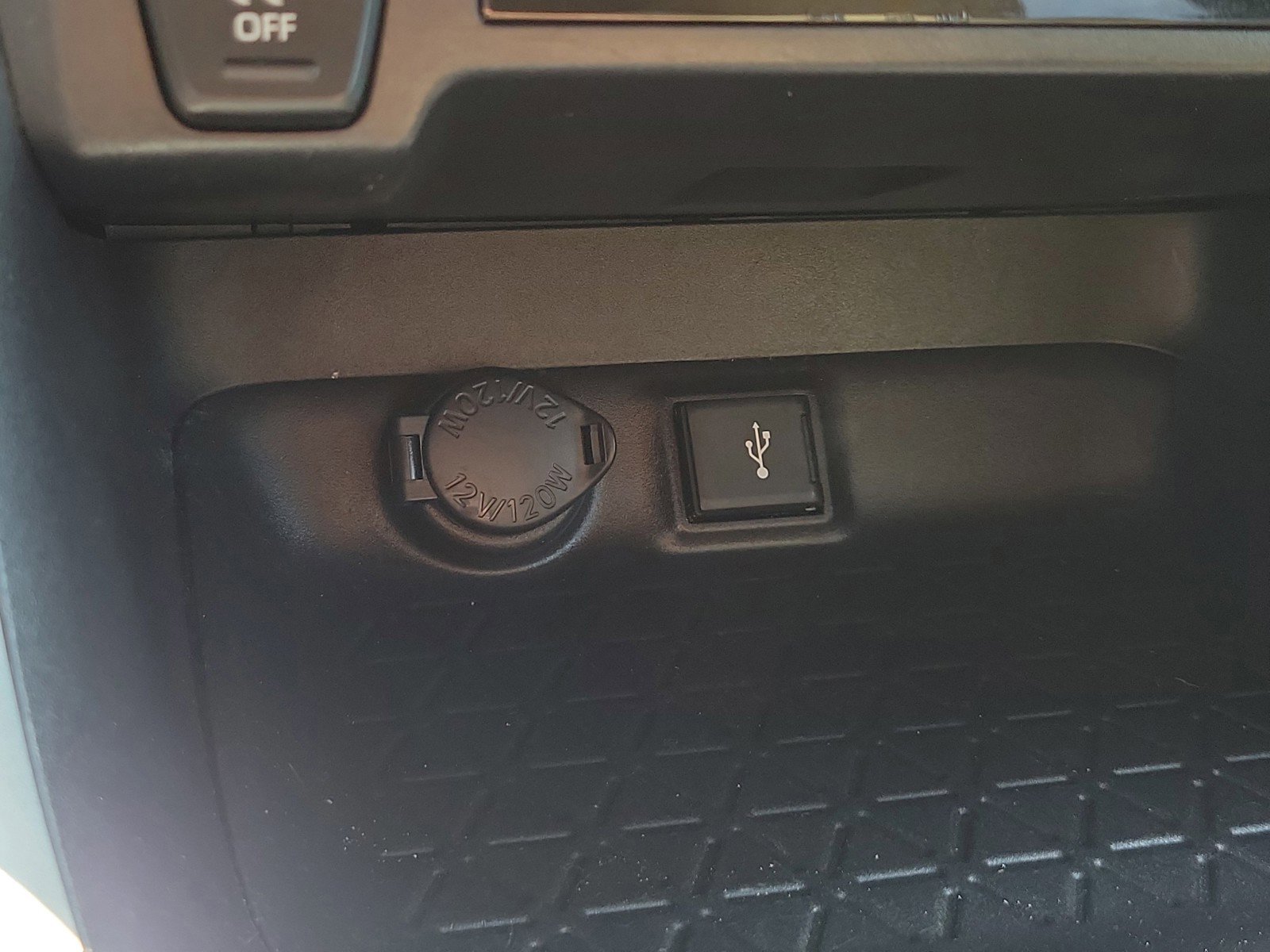 Used 2021 Toyota RAV4 LE AWD/4WD image 33