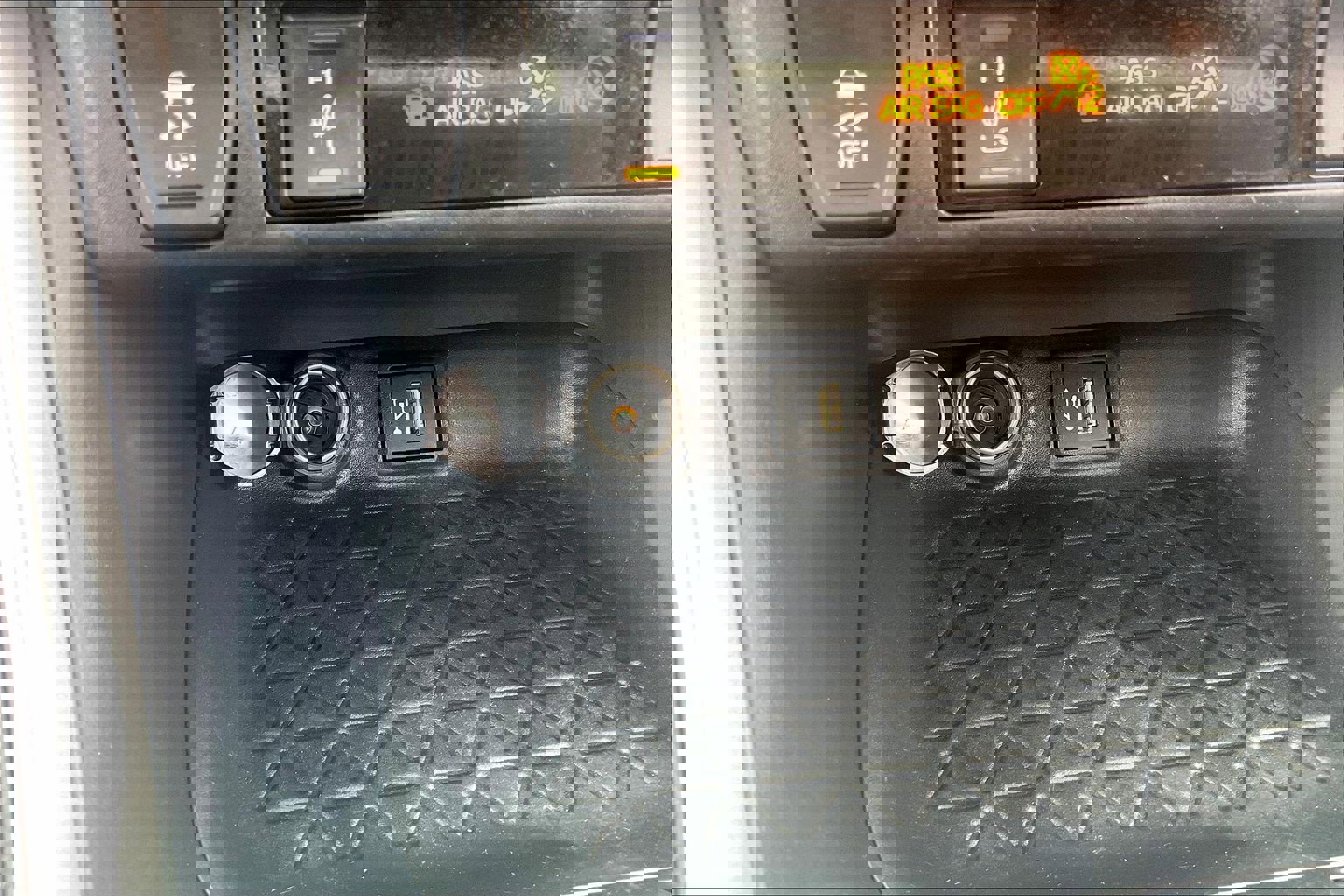 Used 2023 Toyota RAV4 SE image 39