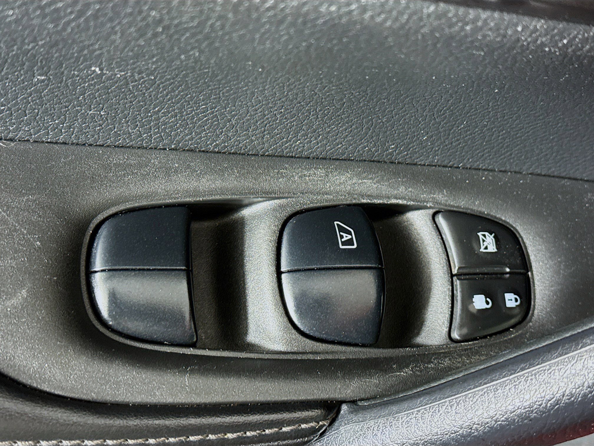 Used 2021 Nissan Rogue Sport S image 23